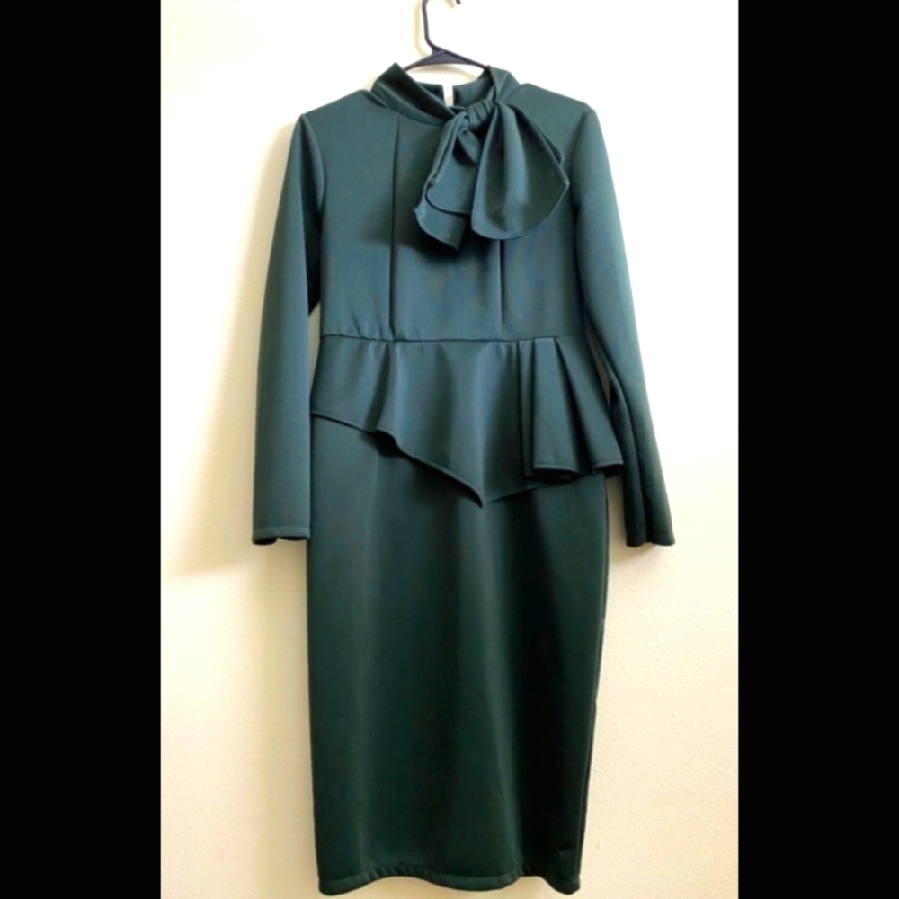 🆕️ LISTING!! BNWOT PUSSYBOW MOCK NECK ASYMMETRICAL PEPLUM PENCIL DRESS - Picture 2 of 12